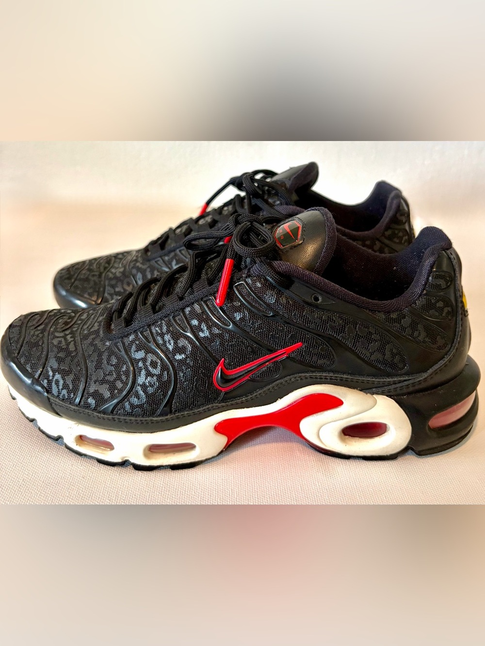 Nike Air Max Plus TN Premium Black Red Leopard Women’s 7.5